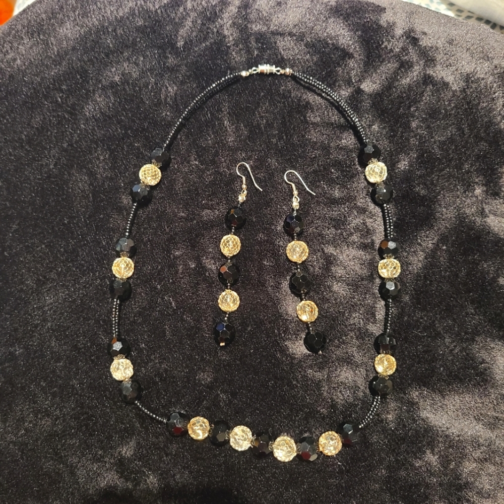 Fashion necklace and earrings set